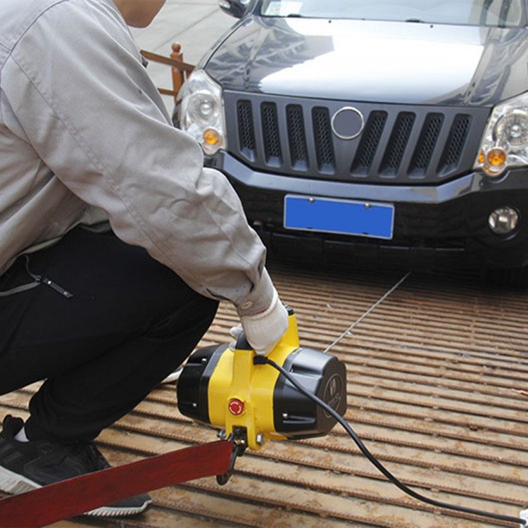 Portable lifting and pulling tool 240v-ac